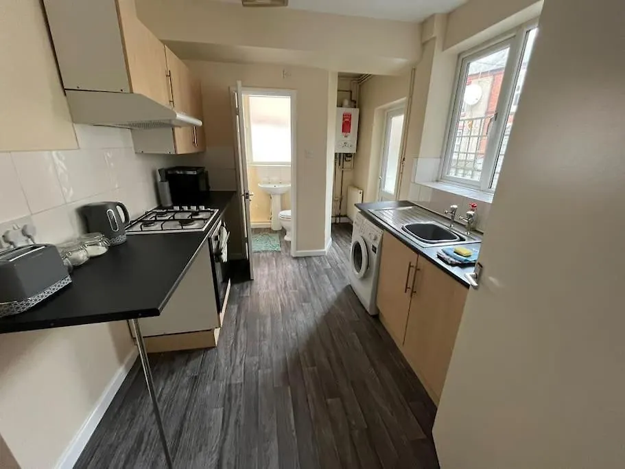 Flat 1, 67 Colwick Road Ng2 4Al Apartment Nottingham United Kingdom